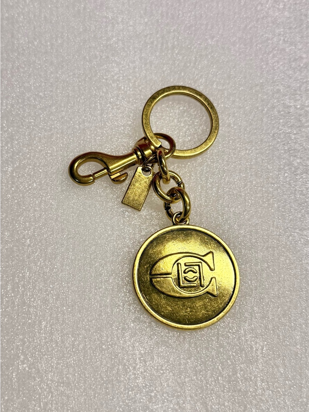 Gold Tone Horse and Carriage Keychain- New - Fashion Accessories